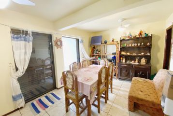 Sobrado na Quadra Mar para Locação de Temporada - Ref.: 503