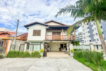 Sobrado de 4 Quartos no centro de Matinhos - Ref.: 703